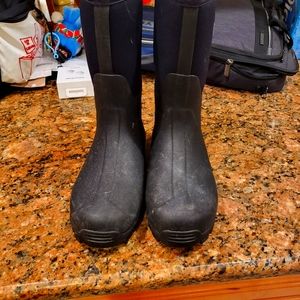 Boys insulated to 50 below Dryshod winter boots.
